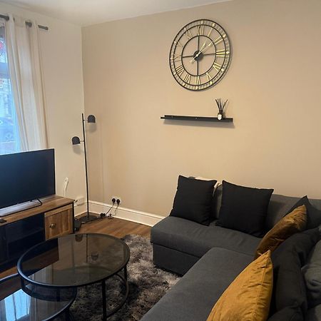 Home Sweet Home In Rg1 With Free Parking 雷丁 外观 照片