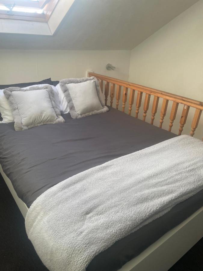Home Sweet Home In Rg1 With Free Parking 雷丁 外观 照片