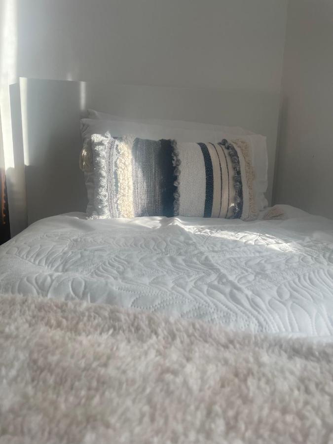 Home Sweet Home In Rg1 With Free Parking 雷丁 外观 照片