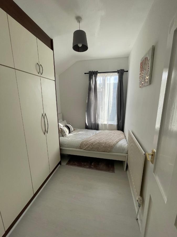 Home Sweet Home In Rg1 With Free Parking 雷丁 外观 照片
