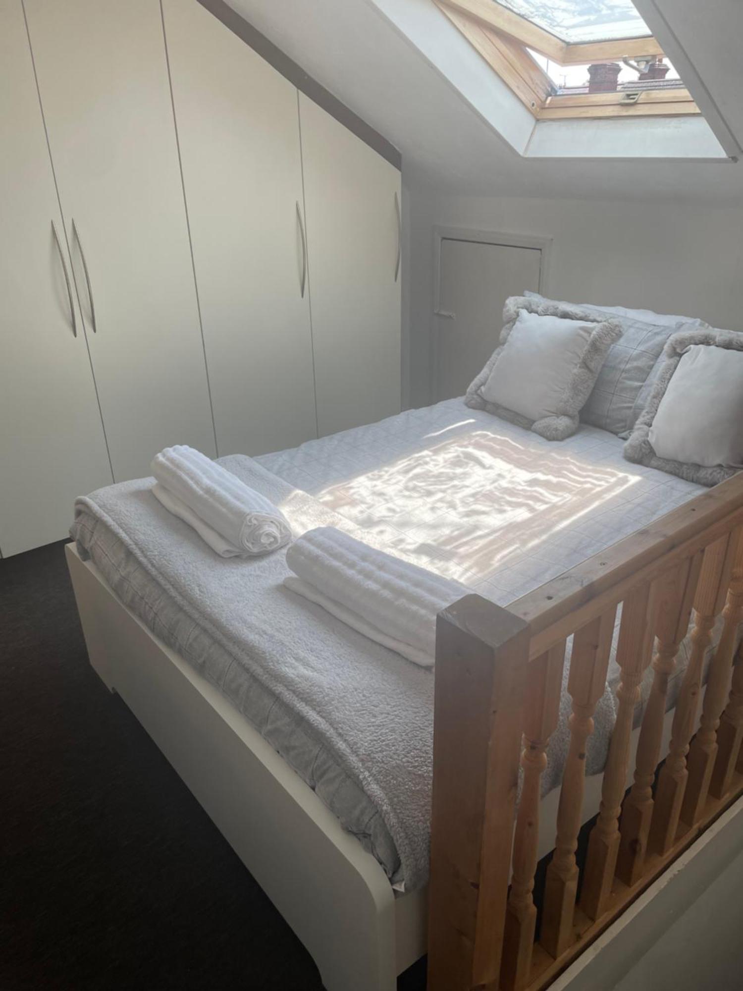 Home Sweet Home In Rg1 With Free Parking 雷丁 外观 照片