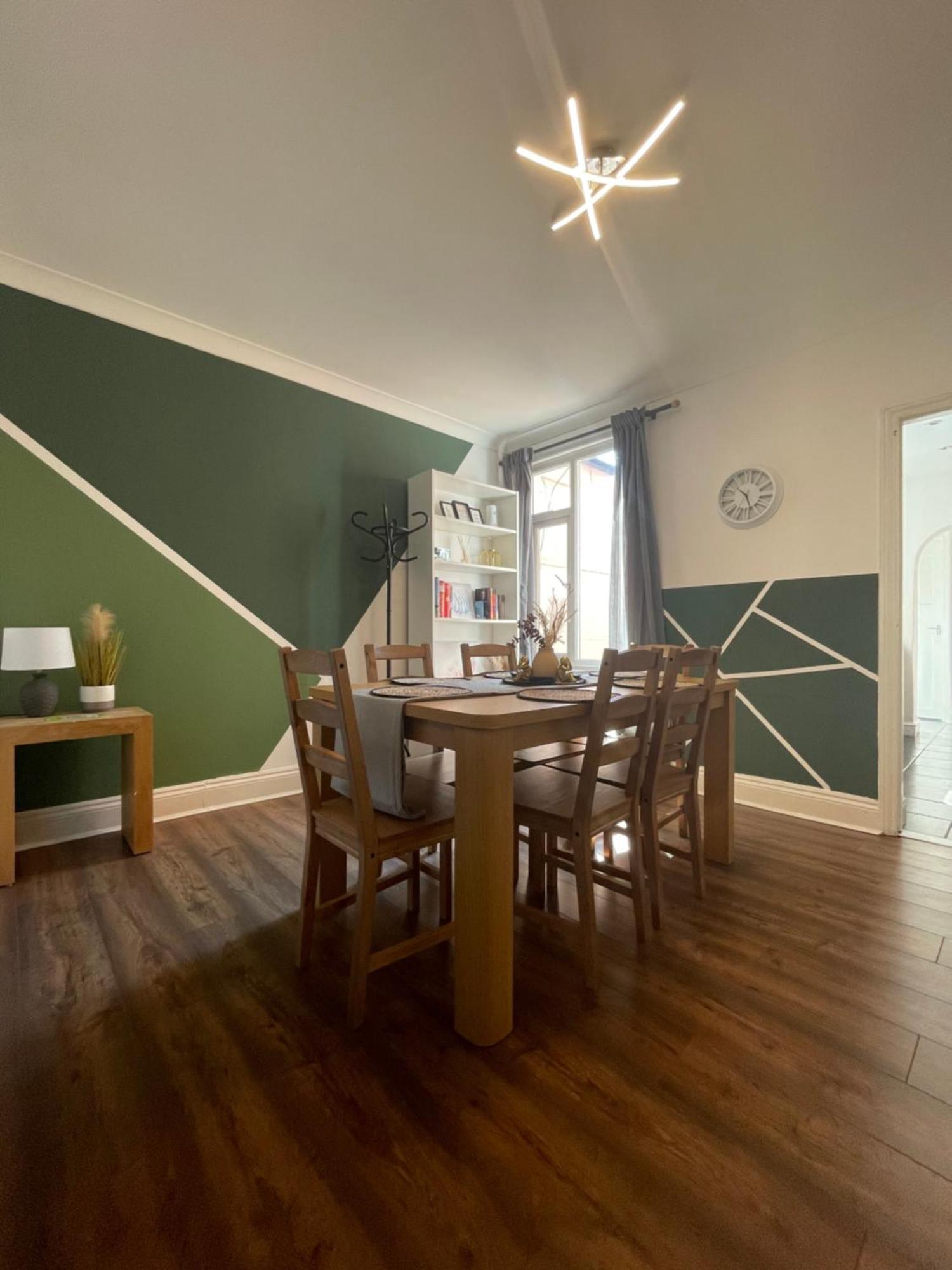 Home Sweet Home In Rg1 With Free Parking 雷丁 外观 照片