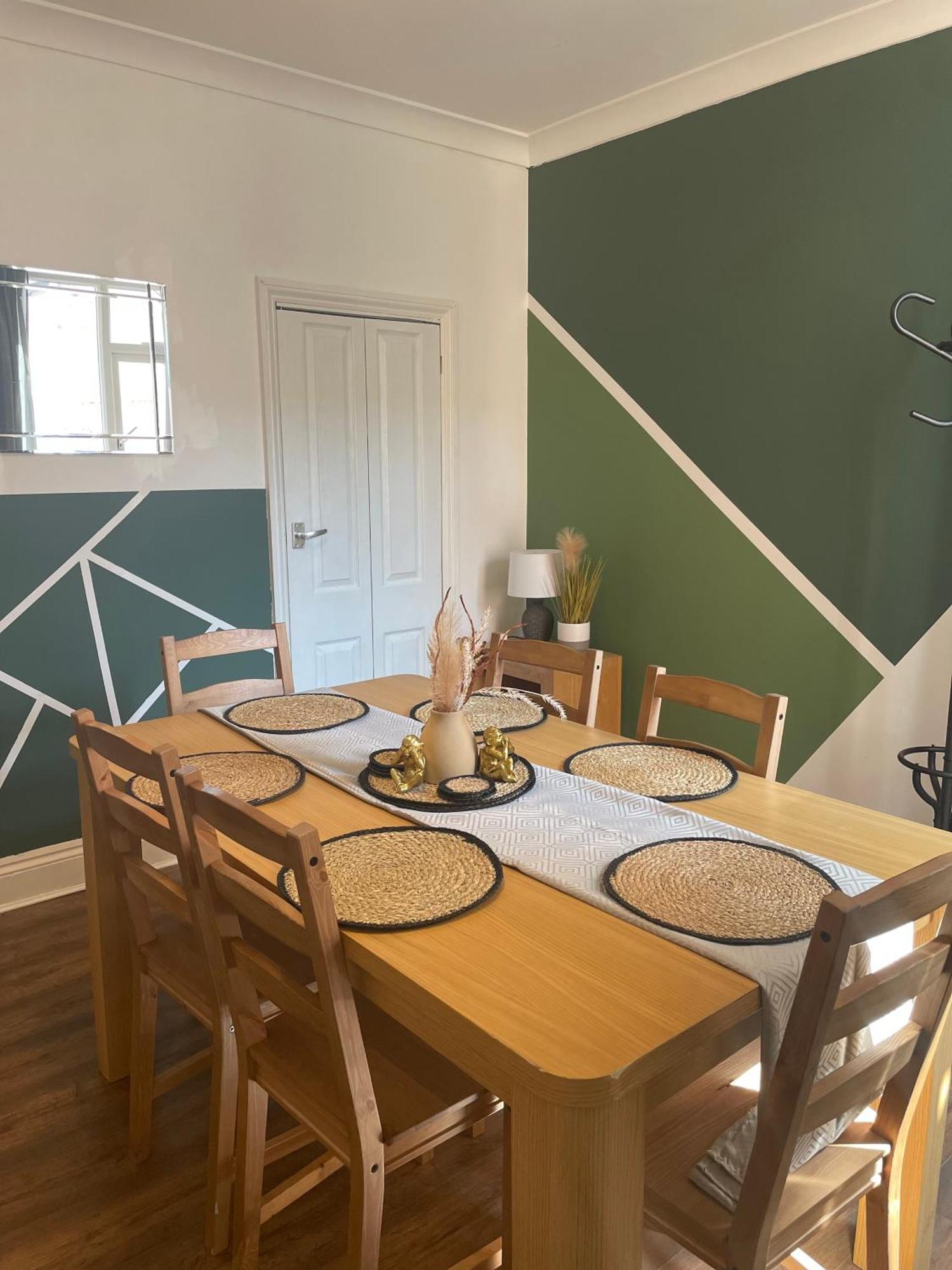 Home Sweet Home In Rg1 With Free Parking 雷丁 外观 照片