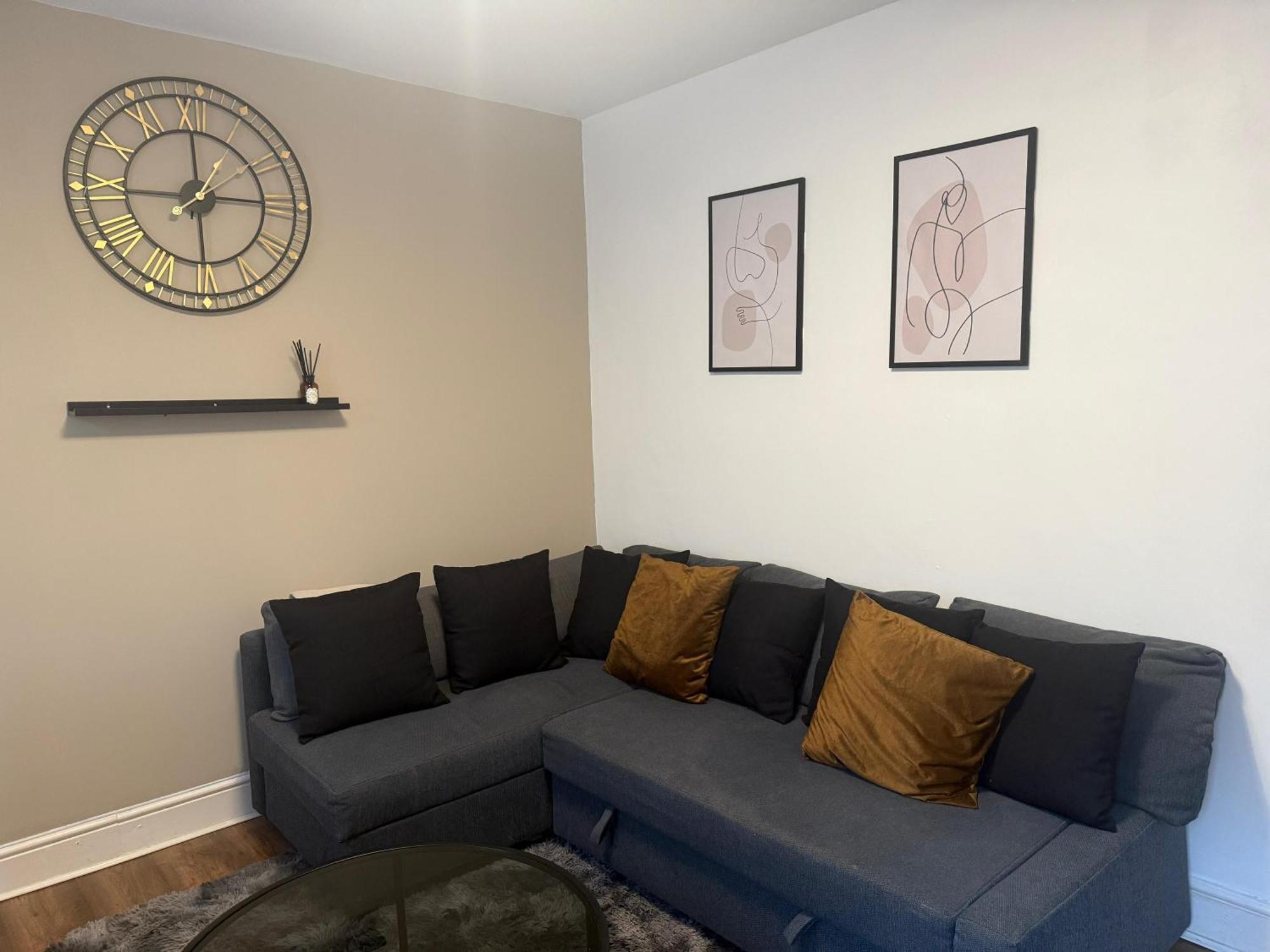 Home Sweet Home In Rg1 With Free Parking 雷丁 外观 照片
