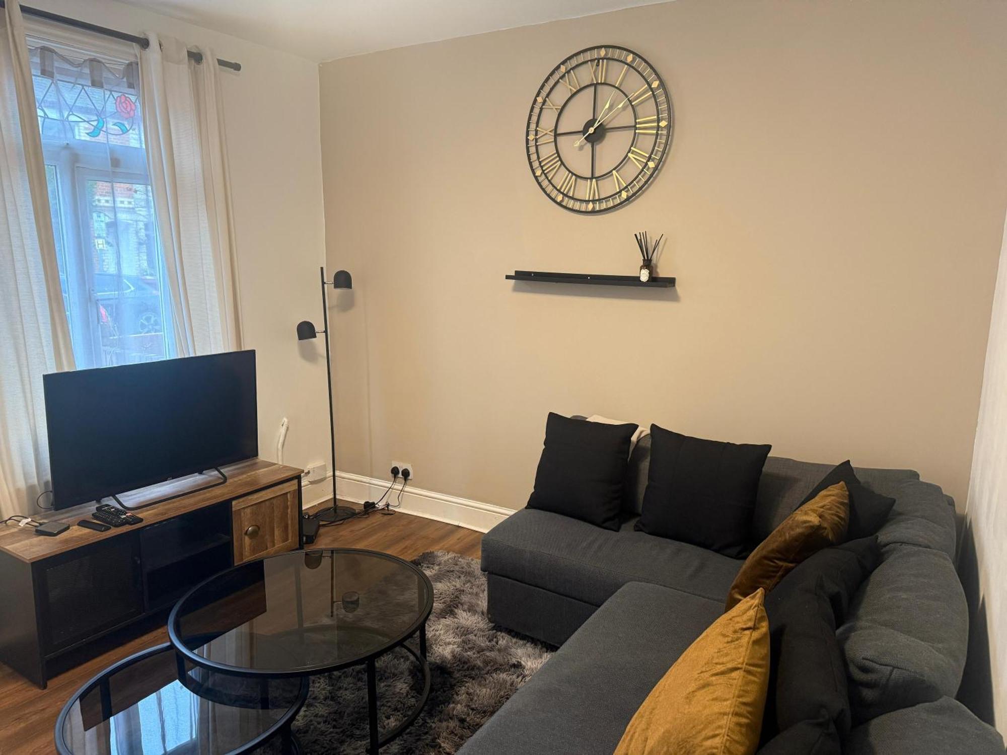 Home Sweet Home In Rg1 With Free Parking 雷丁 外观 照片